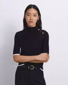 Женский свитер с круглым вырезом и контрастным ребристым рукавом до локтя Easy Wear, черный