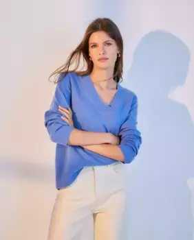 Женский свитер с v-образным вырезом из 100% кашемира Woman El Corte Ingls, цвет 430 Azul Oscuro