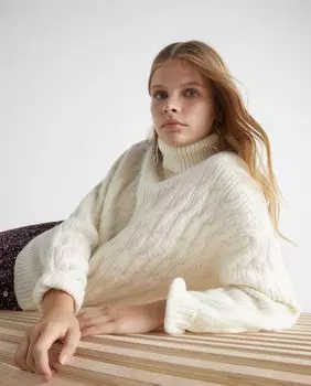 Женский свитер с водолазкой и косой вязки Green Coast