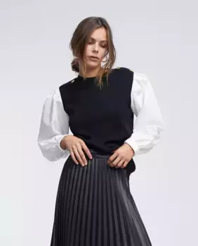 Женский свитер в сочетании с рукавами рубашки Lola Casademunt, черный