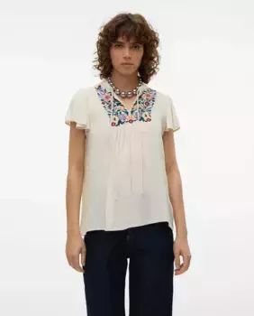Женский свободный топ с вышивкой на шее Vero Moda, белый