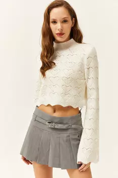 Женский укороченный свитер из мягкого текстурированного трикотажа с испанскими рукавами и жемчугом цвета экрю в форме сердца Olalook