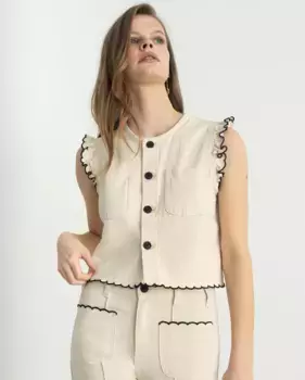 Женский жилет без рукавов с вышитыми деталями и оборками по проймам Noon, сиреневый
