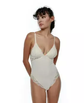 Женское боди из цветочного кружева и ребристой ткани с треугольными чашечками Black Limba, кремовый