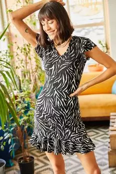 Женское черное платье-бретелька с рукавами зебры и юбкой с оборками Olalook, черный