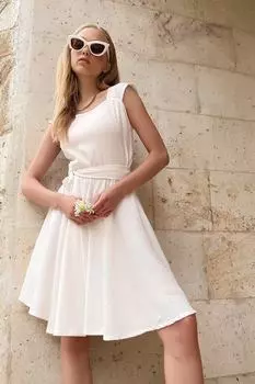 Женское плиссированное платье из лайкры цвета экрю с вырезом в форме сердца и поясом Trend Alaat Stili