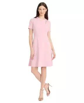 Женское рабочее платье с асимметричным вырезом и расклешенным силуэтом, однотонное Maggy London, розовый