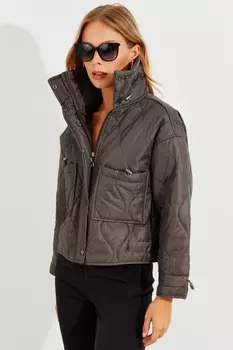 Женское стеганое короткое узкое пальто цвета хаки Cool & Sexy