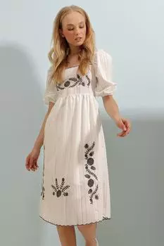 Женское тканое платье цвета экрю с квадратным воротником и рукавами принцессы в полоску и цветочной вышивкой ALC-X8996 Trend Alaat Stili