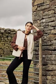 Жилет Борг с пуговицами спереди от Nobody's Child Nobody'S Child, бежевый