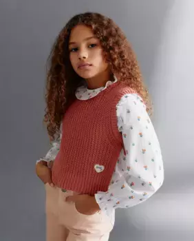 Жилет для девочки из синельного трикотажа с бантами Kids El Corte Ingls, цвет 770 Terracota