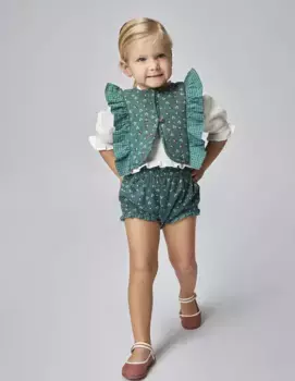 Жилет для девочки с оборкой и комбинированными принтами Gocco, зеленый