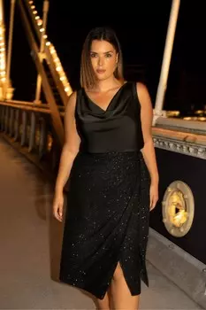 Жилет из атласа Curve с воротником хомутиком Live Unlimited, черный