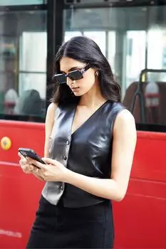 Жилет из искусственной кожи на пуговицах спереди с надписью «Принц» Threadbare, черный