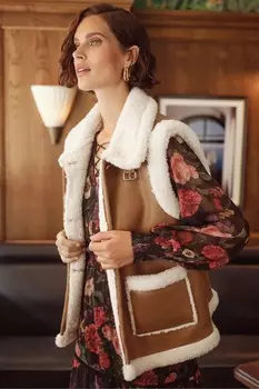 Жилет из искусственной замши и овчины Love & Roses, коричневый