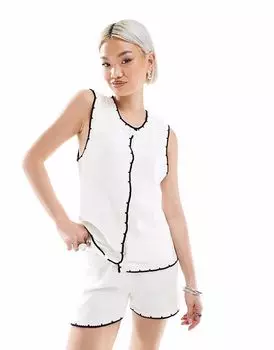 Жилет Vero Moda из трикотажного контрастного полотна с фестончатым краем белого цвета