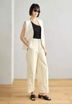 Жилет VEST TAILORED STRAIGHT FIT BUTTONED V NECK POCKETS AT FRONT TOPSTITCHED Marc O'Polo, молочный