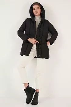 Зимний пуховик стандартного кроя с карманами и поясом и капюшоном 55650154 Lela, черный