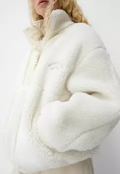 Зимняя куртка Bershka, белый