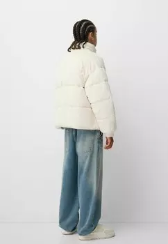 Зимняя куртка Bershka, белый