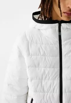 Зимняя куртка Bershka, белый