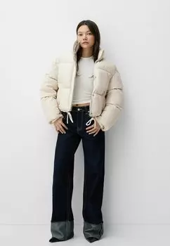 Зимняя куртка Bershka, белый