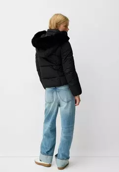 Зимняя куртка Bershka, черный