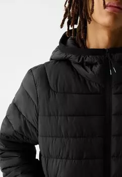 Зимняя куртка Bershka, черный