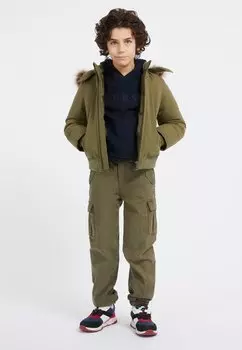 Зимняя куртка Guess, цвет grn