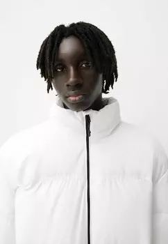 Зимняя куртка PUFFER Bershka, белый