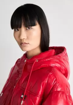 Зимняя куртка SHINY HOOD BADGE PUFFER Tommy Jeans, красный