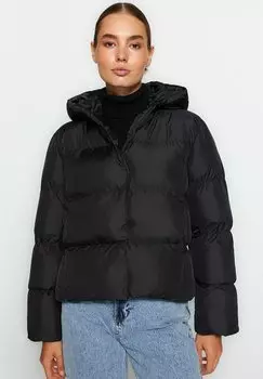 Зимняя куртка Trendyol, черная