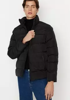 Зимняя куртка Trendyol, черная
