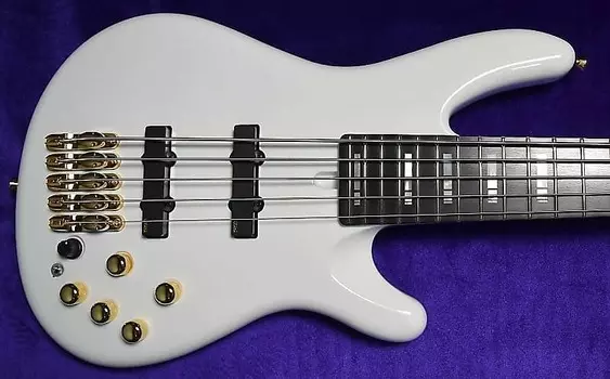 Знак Yamaha Натан Ист. 5, белый/черный *Под заказ, ETA = июнь 2023 г. Nathan East Signature 5-String, with Ebony Fingerboard