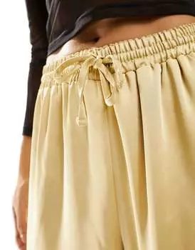 Золотистые атласные брюки с воланами London Petite Flounce London