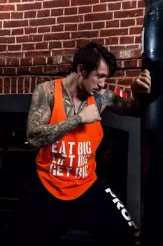 Яркая мужская майка для бодибилдинга mkm.010.35