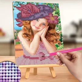 Алмазная мозаика с частичным заполнением на подставке