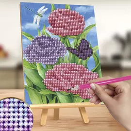 Алмазная мозаика с частичным заполнением на подставке