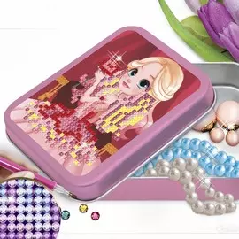 Алмазная вышивка на шкатулке