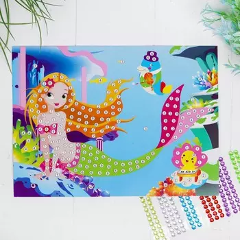 Аппликация круглыми стразами