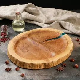 Блюдо из спила, два деления, 35х35 см, массив дуба