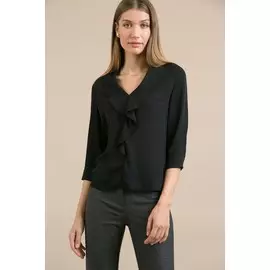 Блузка с воланом по горловине