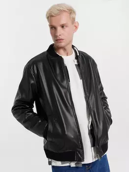 Бомбер мужской в черном цвете из экокожи