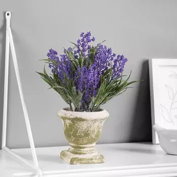 Искусственный цветок в горшке