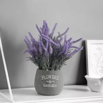 Искусственный цветок в горшке