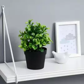 Искусственный цветок в горшке