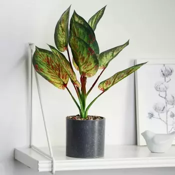 Искусственный цветок в горшке