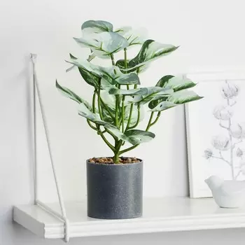 Искусственный цветок в горшке