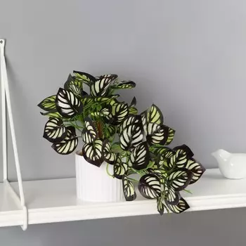 Искусственный цветок в горшке