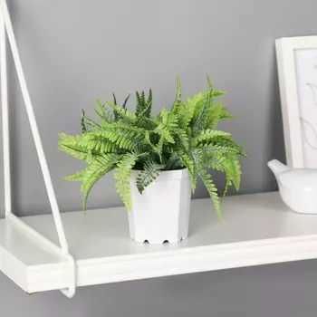 Искусственный цветок в горшке